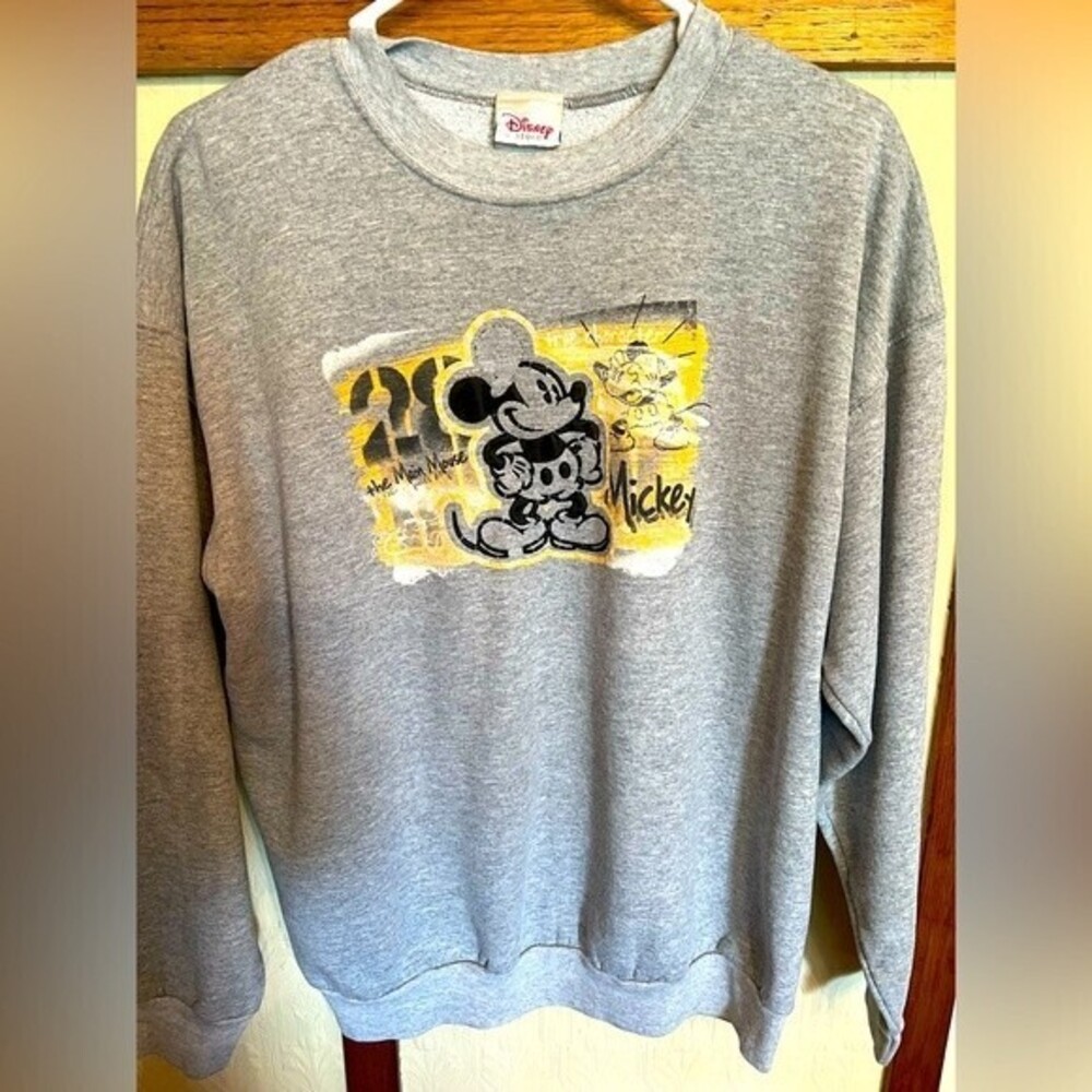 Mickey Mouse Disney Store Vintage Graphic Sweatshirt Crewneck Size Large Unisex